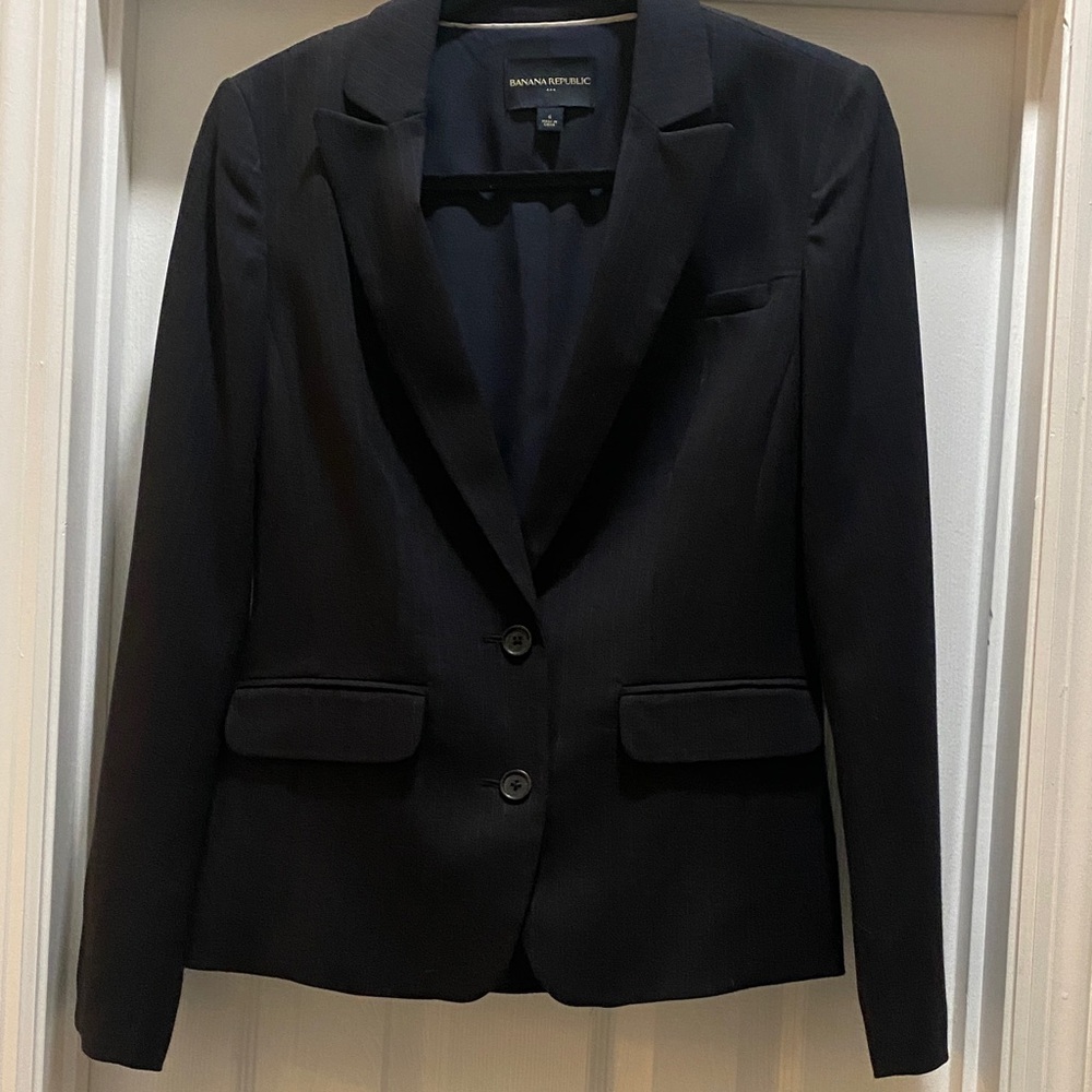 Banana Republic Women's Classic navy blue pinstripe suit